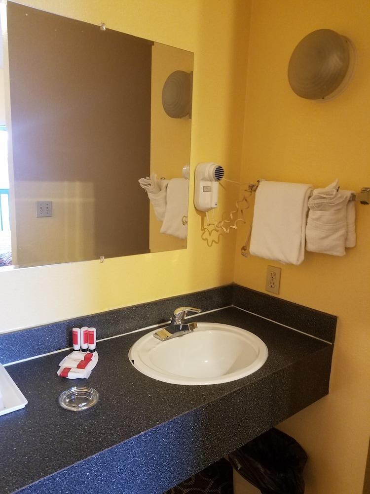 Travelodge By Wyndham Wenatchee Εξωτερικό φωτογραφία