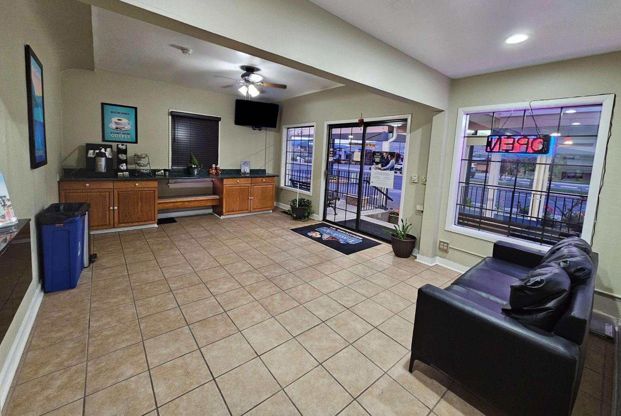 Travelodge By Wyndham Wenatchee Εξωτερικό φωτογραφία
